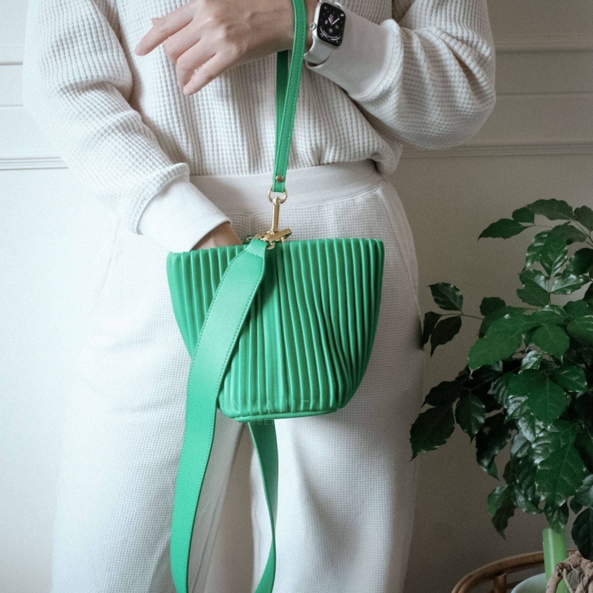 Waves Bucket Bag