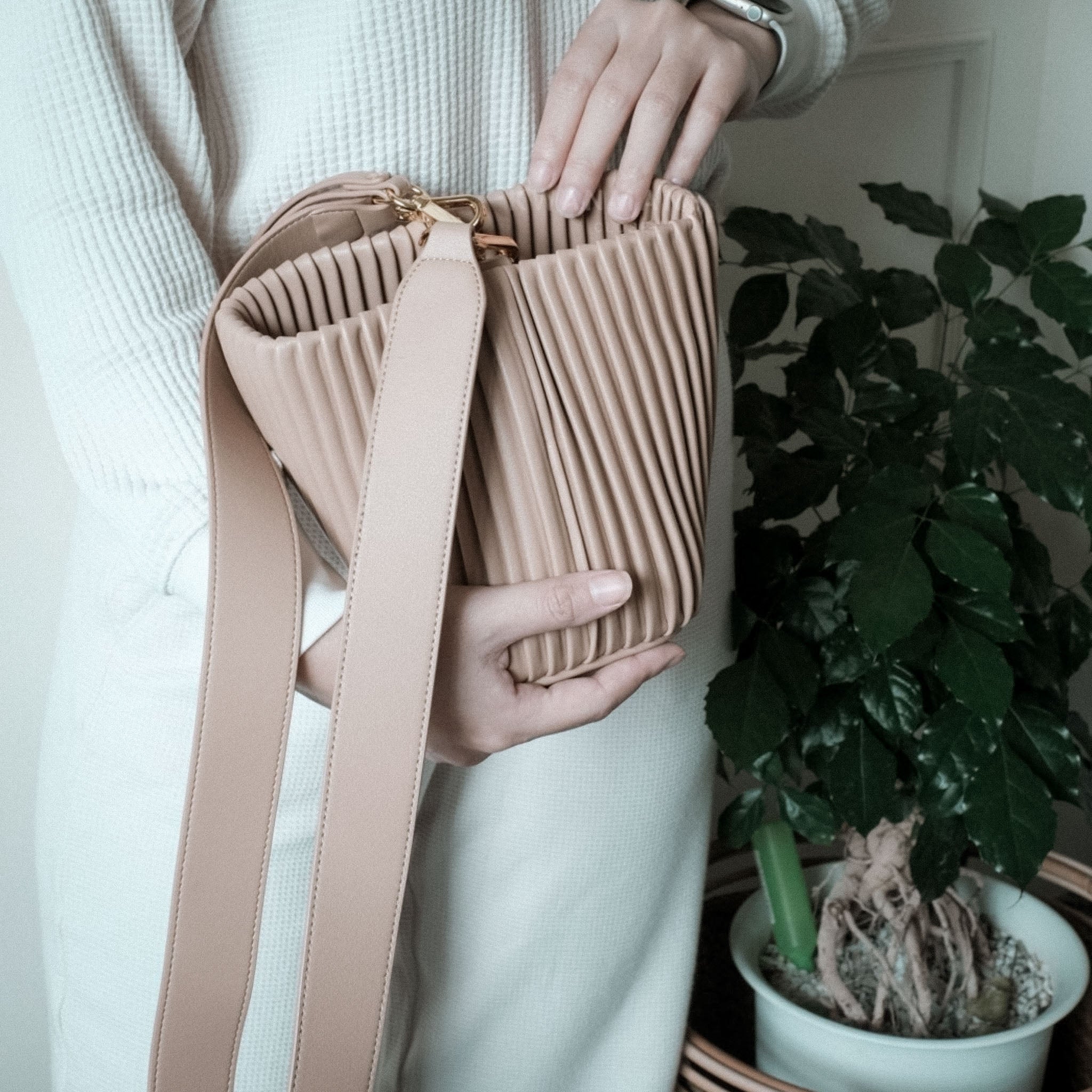 Waves Bucket Bag
