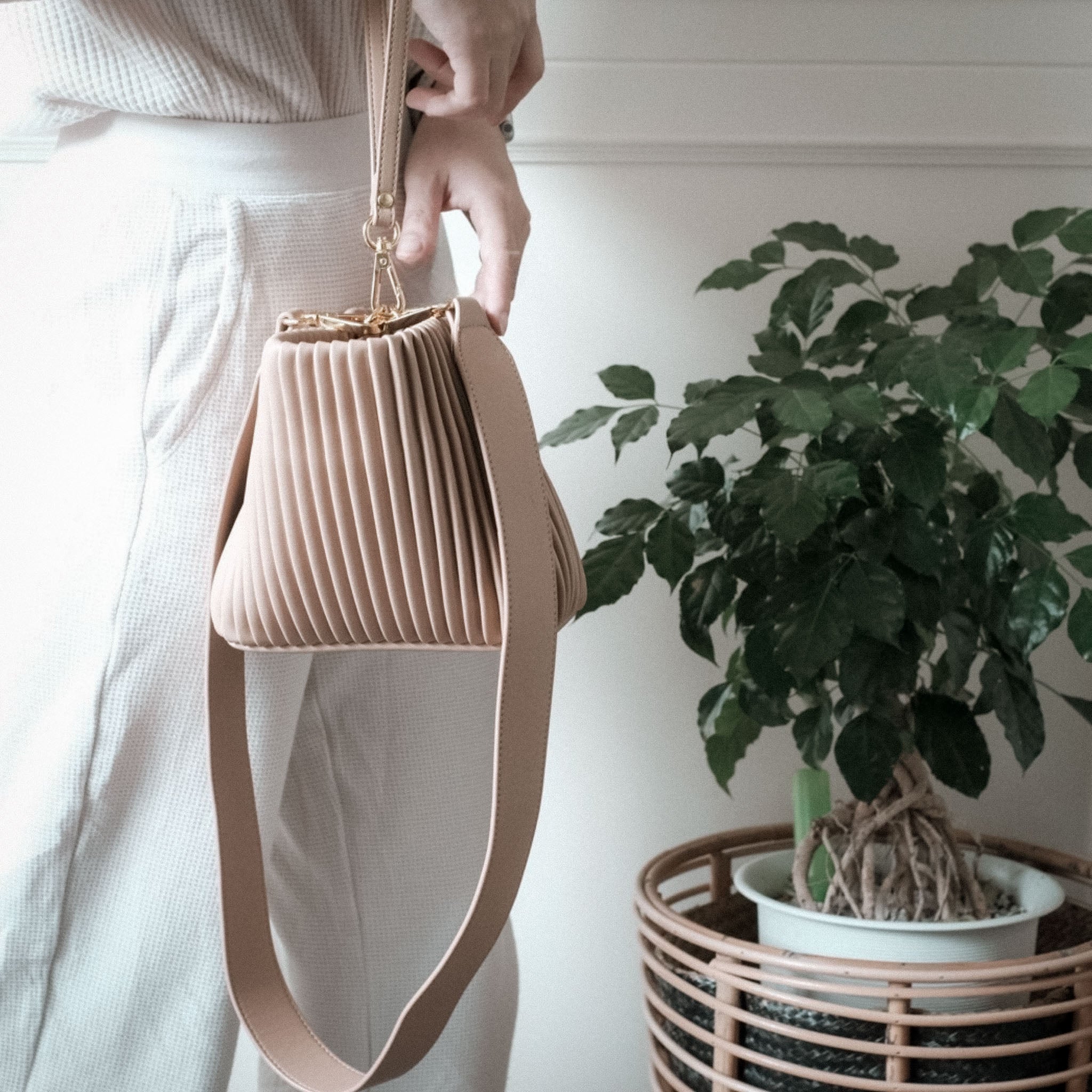 Waves Bucket Bag