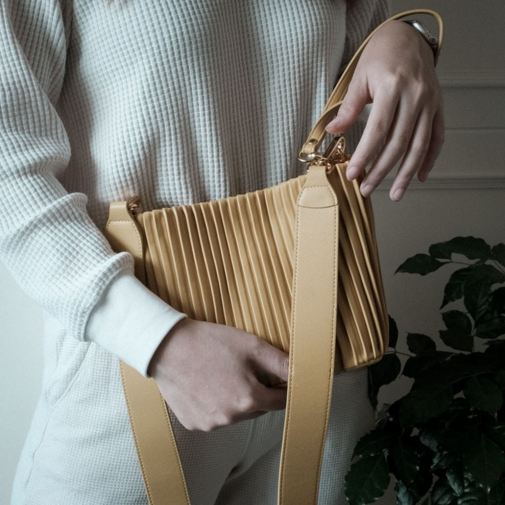 Waves Bucket Bag