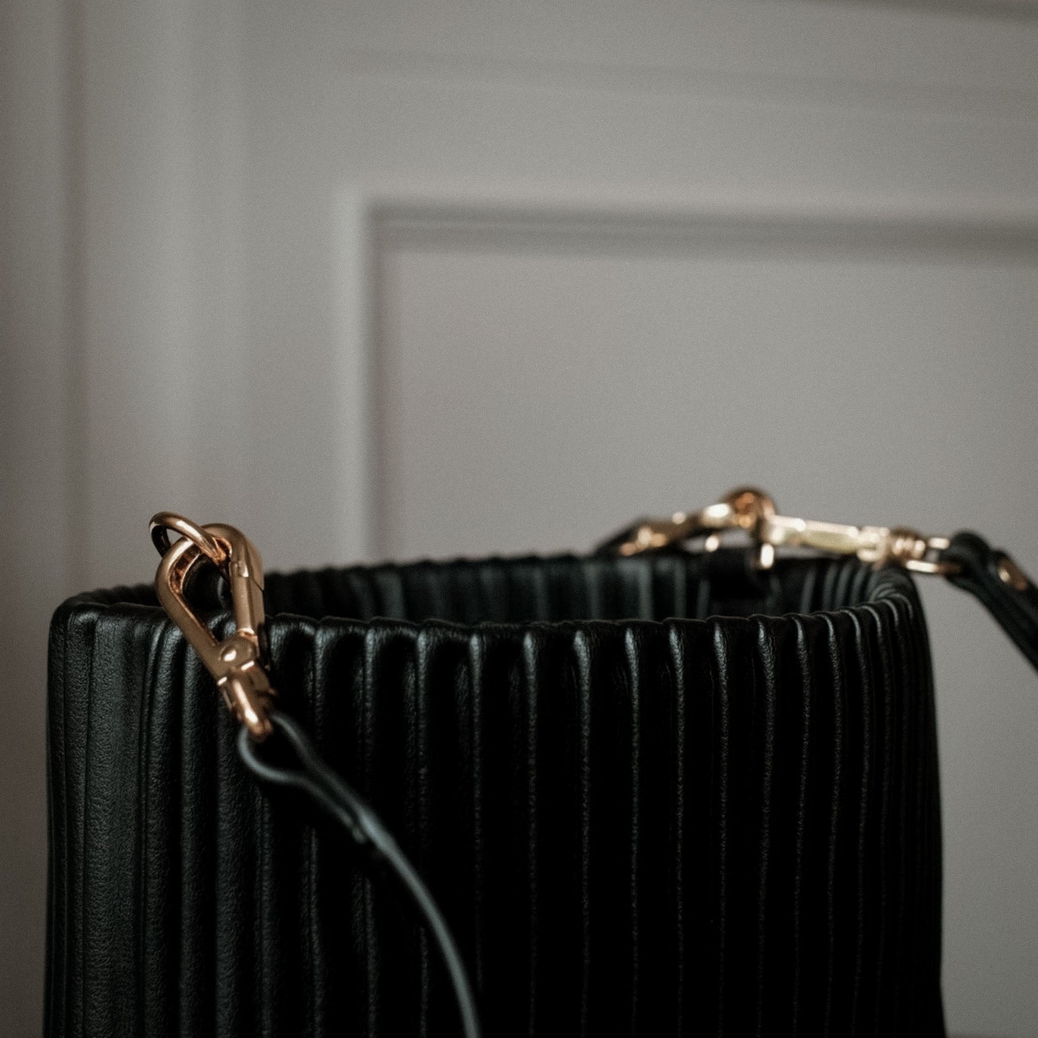 Waves Bucket Bag