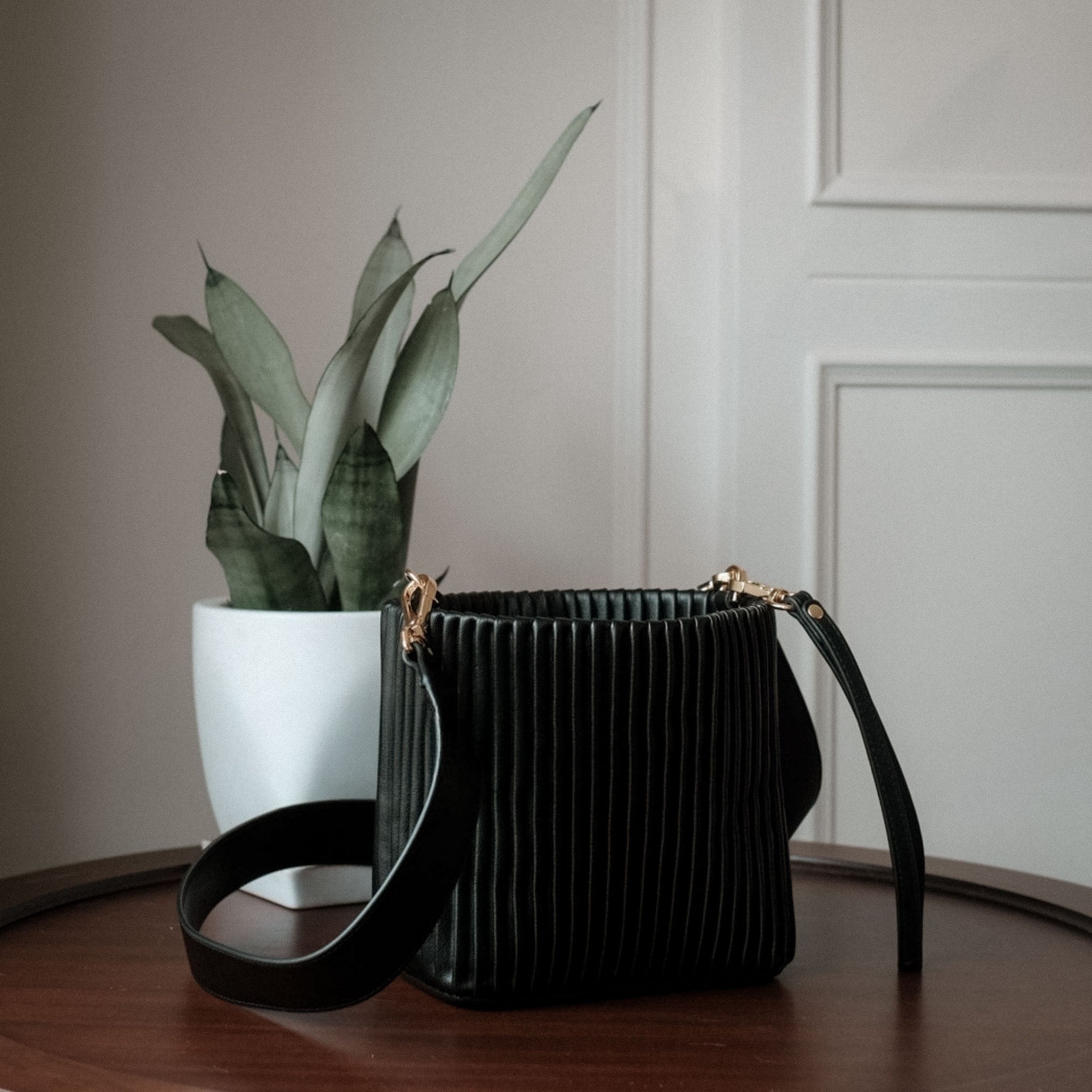 Waves Bucket Bag