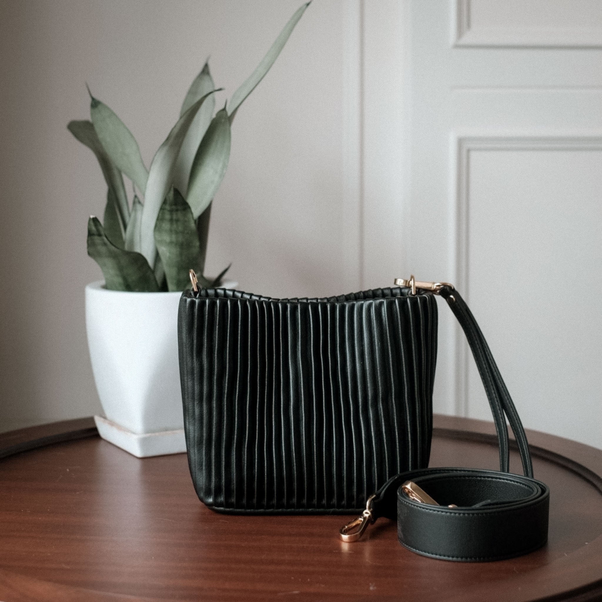 Waves Bucket Bag