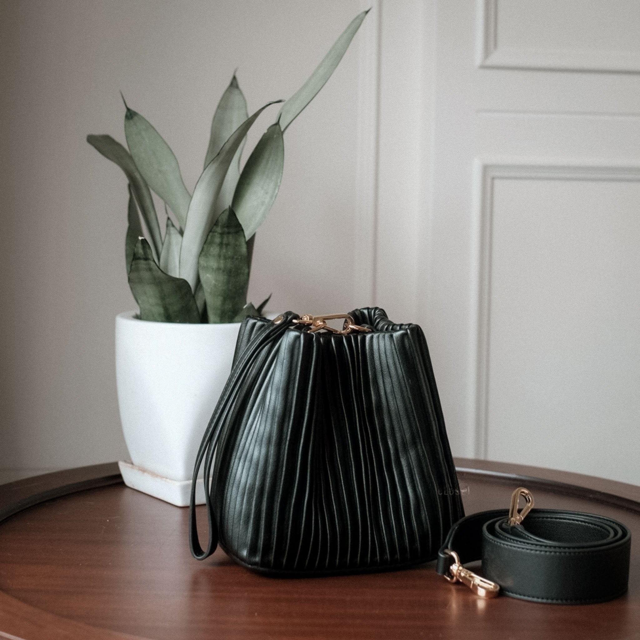 Waves Bucket Bag