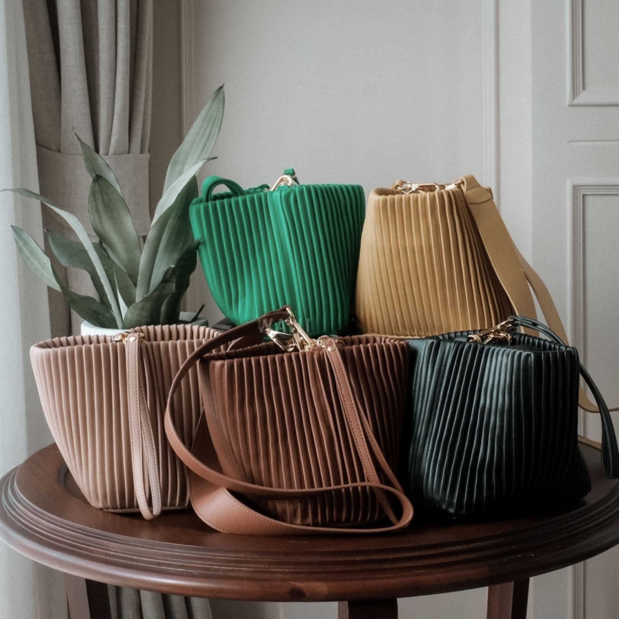 Waves Bucket Bag