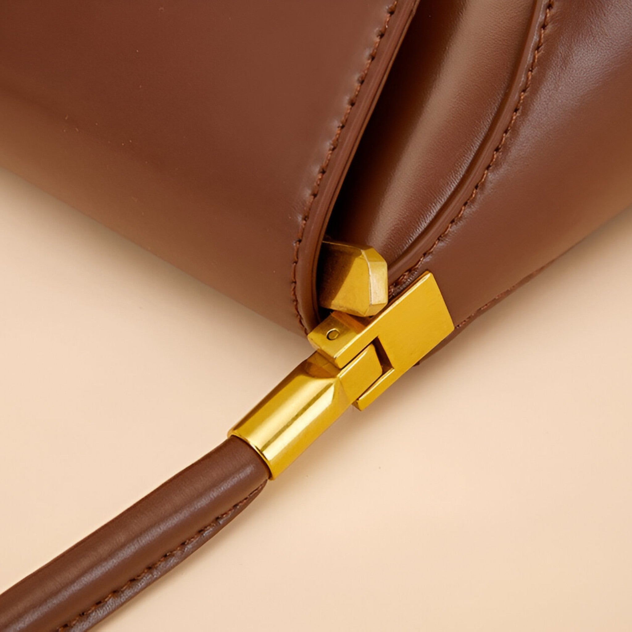 Brown-Laura-Top-Grain-Leather-Shoulder-Bag-Hardware-Close-Up-Bagulia_2_b8d711ad-30e6-4b63-944d-3871ddd0cf52.jpg