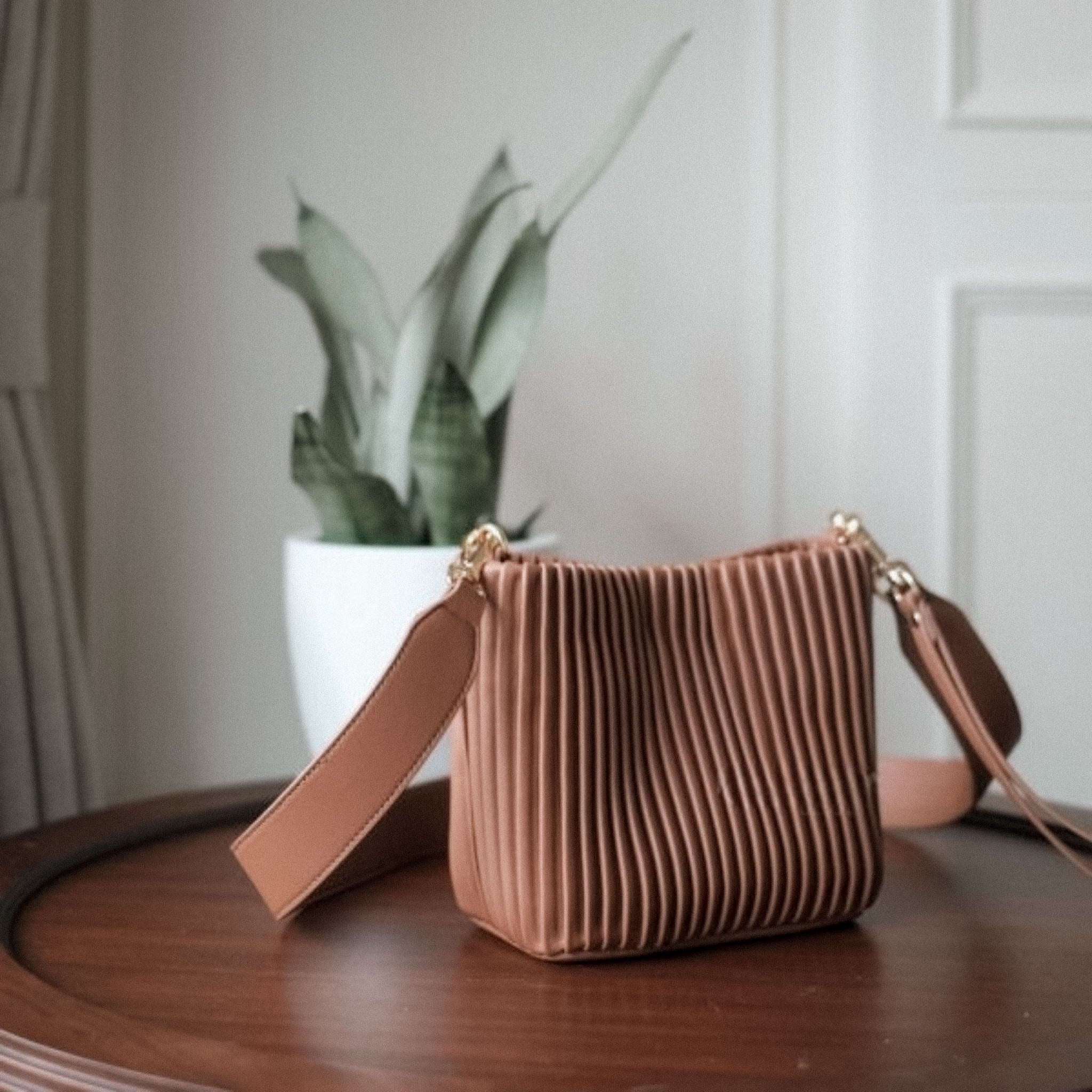 Waves Bucket Bag