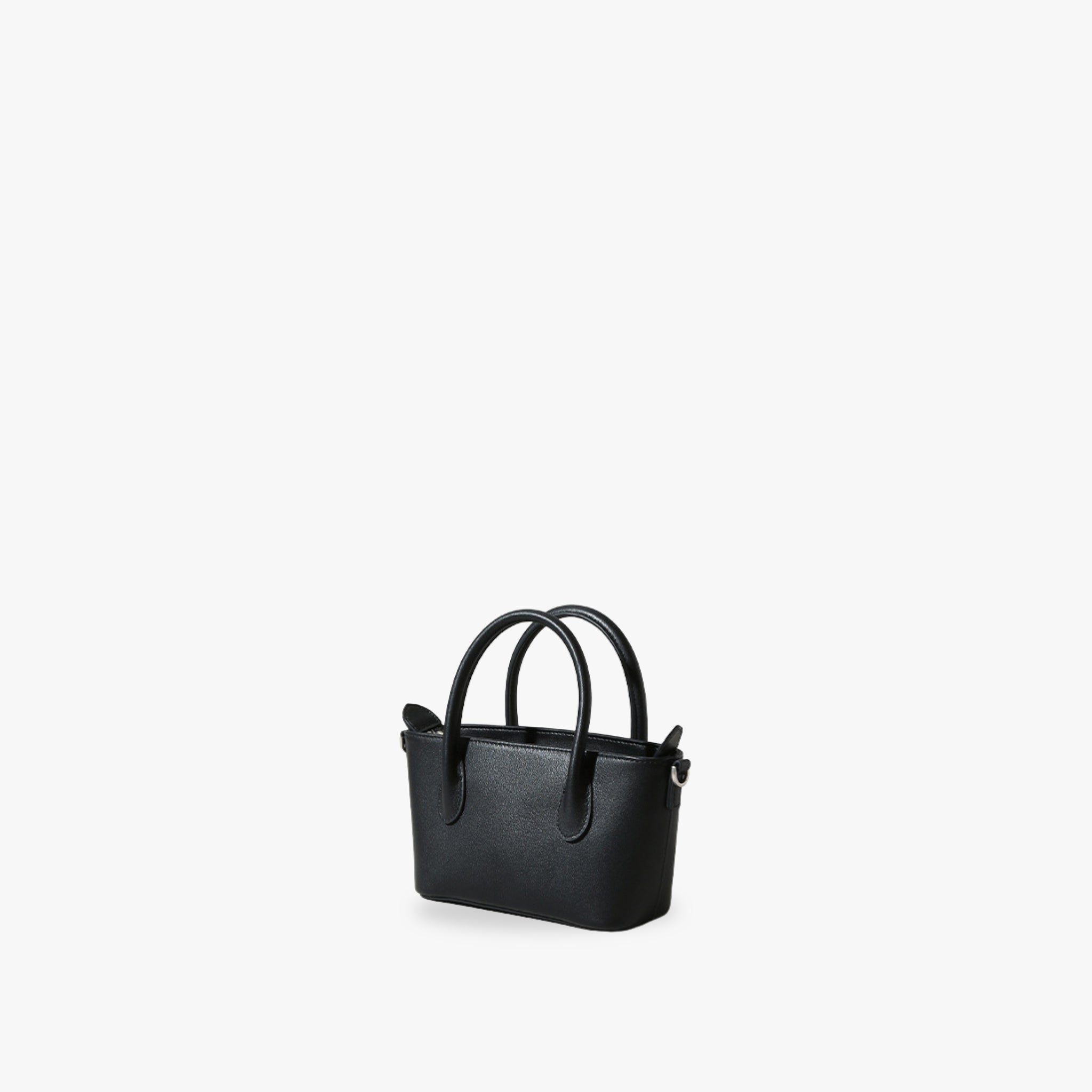 Minnie tote bag in black full grain leather, elegantly crafted for a chic and luxurious look, ideal handbag for modern versatility.