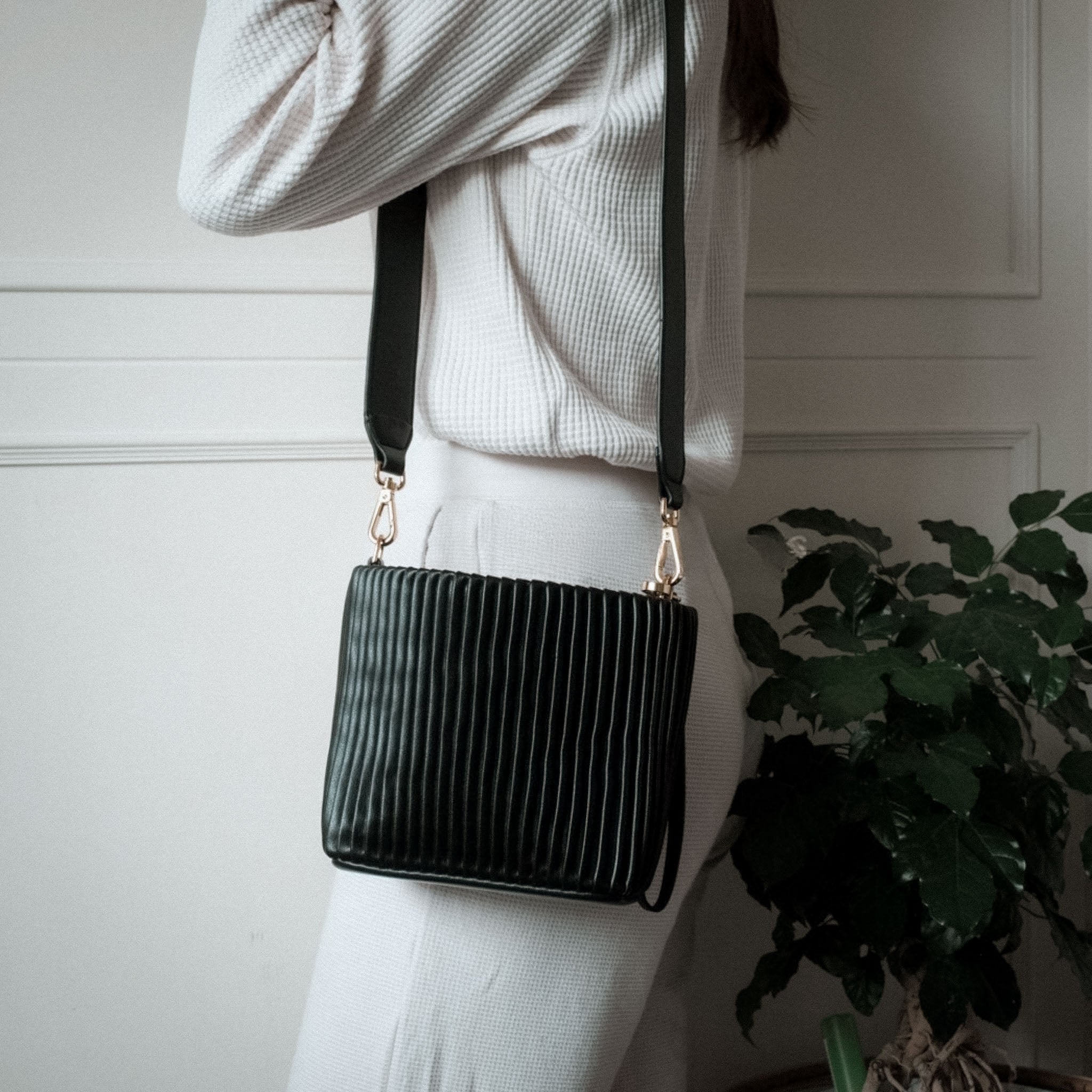 Waves Bucket Bag