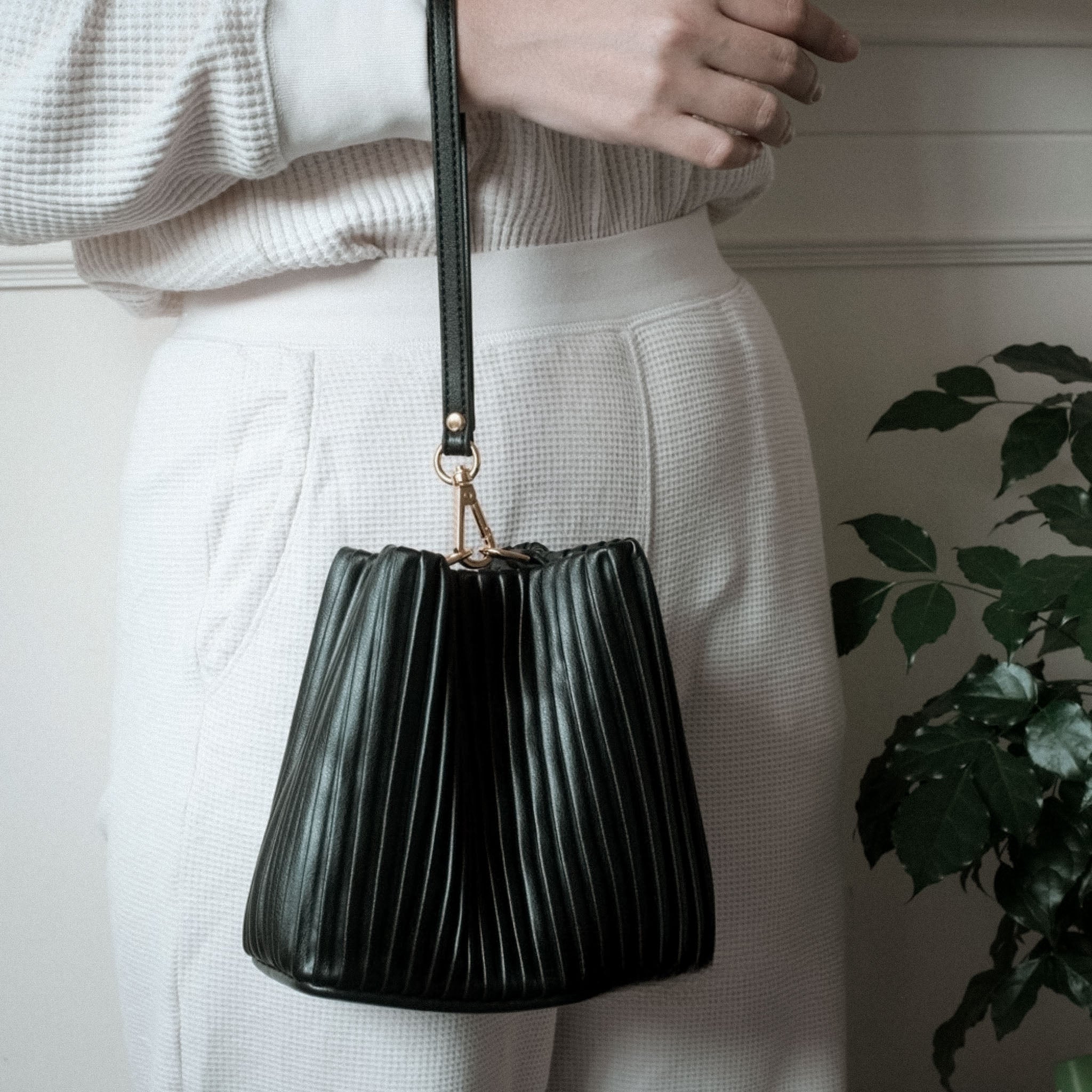 Waves Bucket Bag