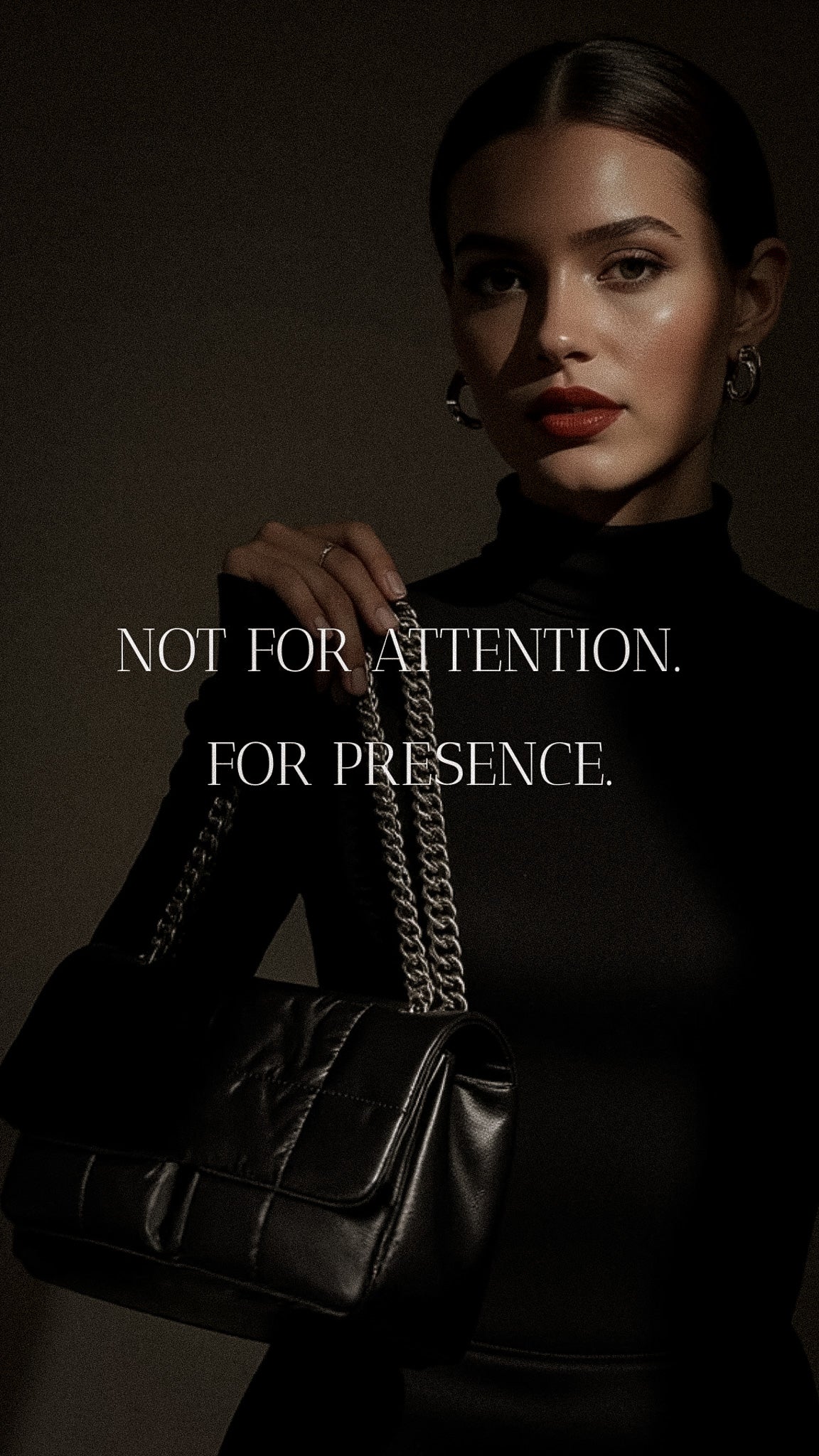 Model-Carrying-Milano-Shoulder-Bag-Hero-Image-Mobile-Bagulia-2.jpg