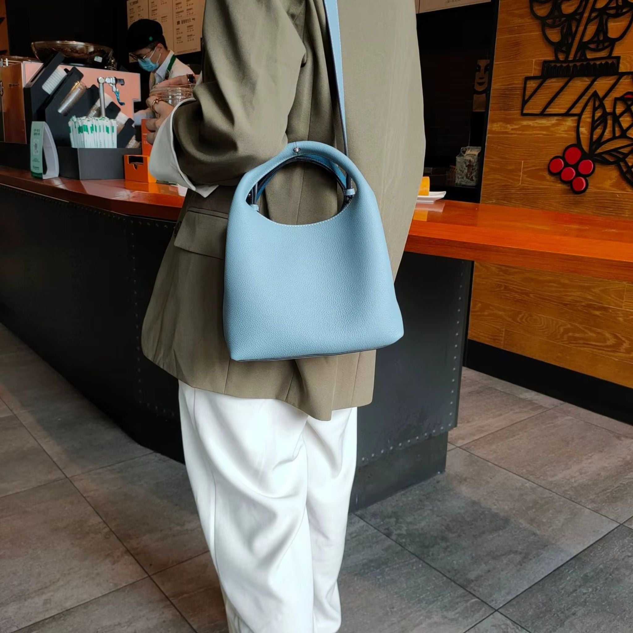 Nadia-Pebbeled-Top-Grain-OceanTeal-Misty-Blue-Model-Bagulia.jpg