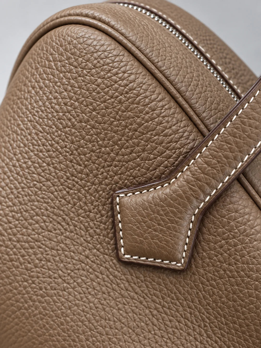 Ballerina leather tote in Brown, pebbled leather and contrast stitching detail