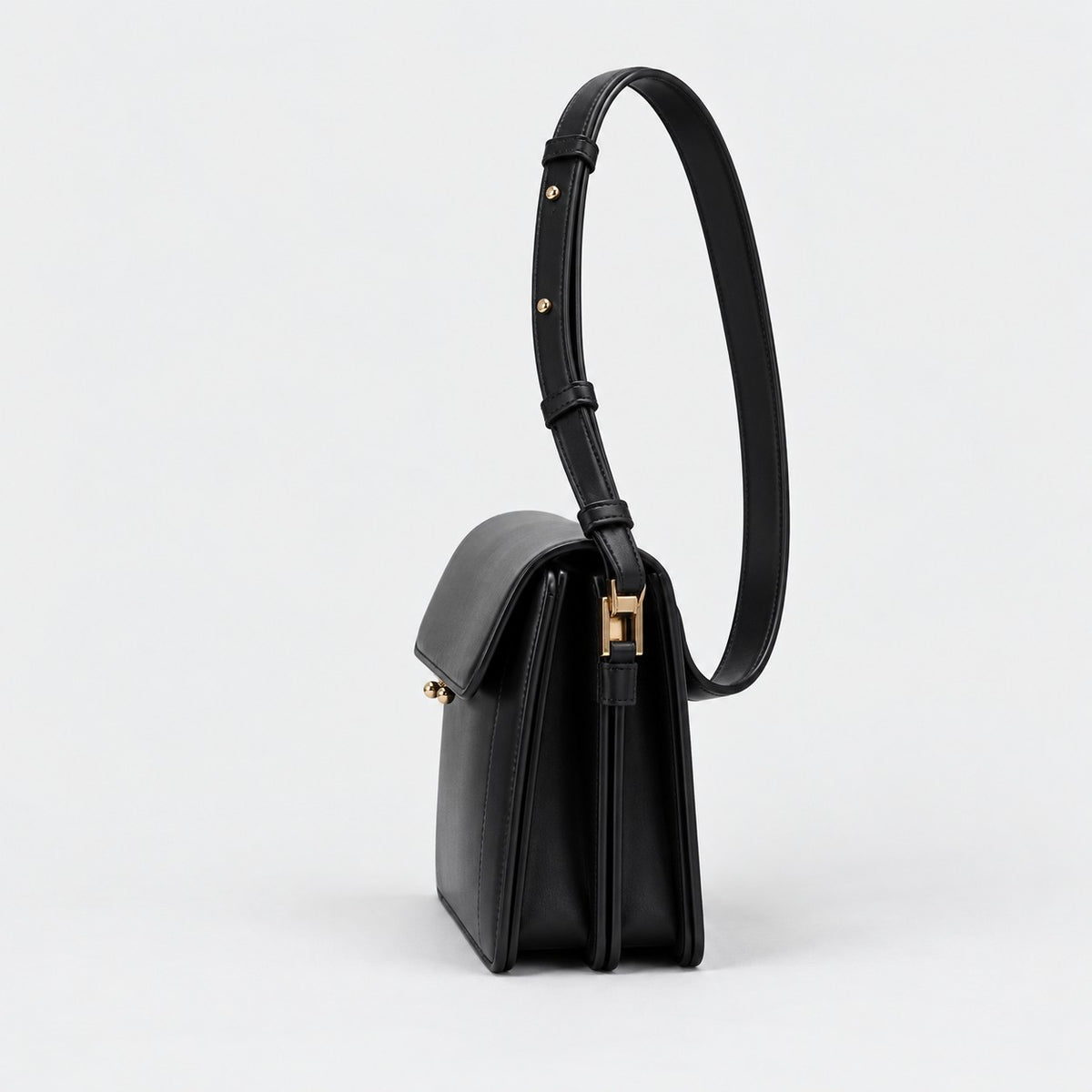 Bagulia Margot leather shoulder bag in black, side view.