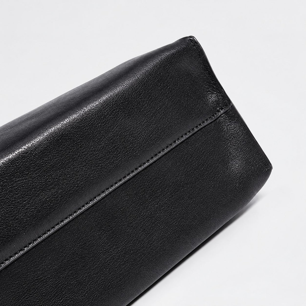 Bagulia Marielle Black tote, base view.