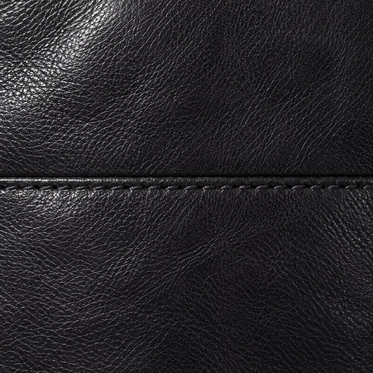 Bagulia Marielle Black tote seam detail view.