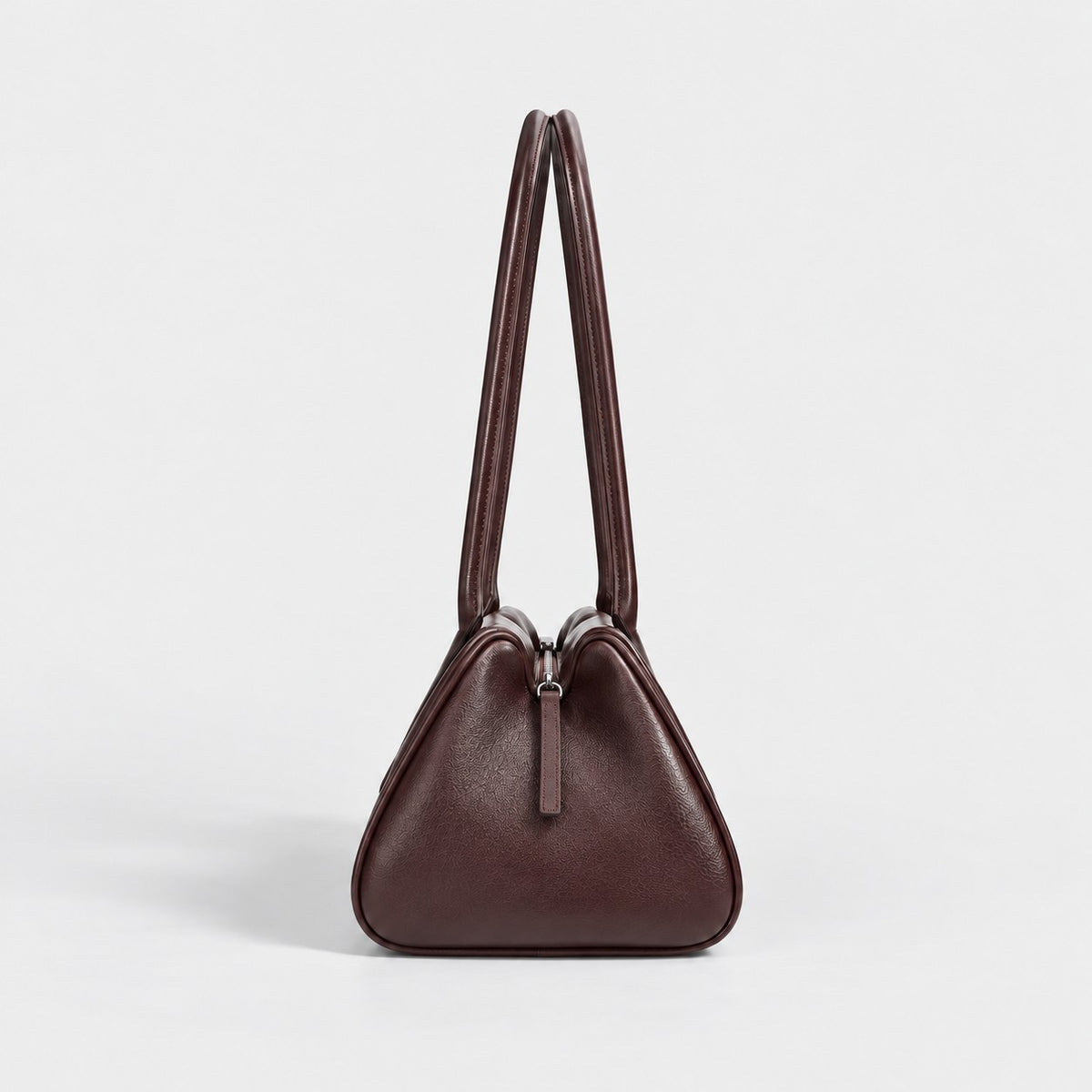 Bagulia Vera shoulder bag in Oxblood shown in side view.