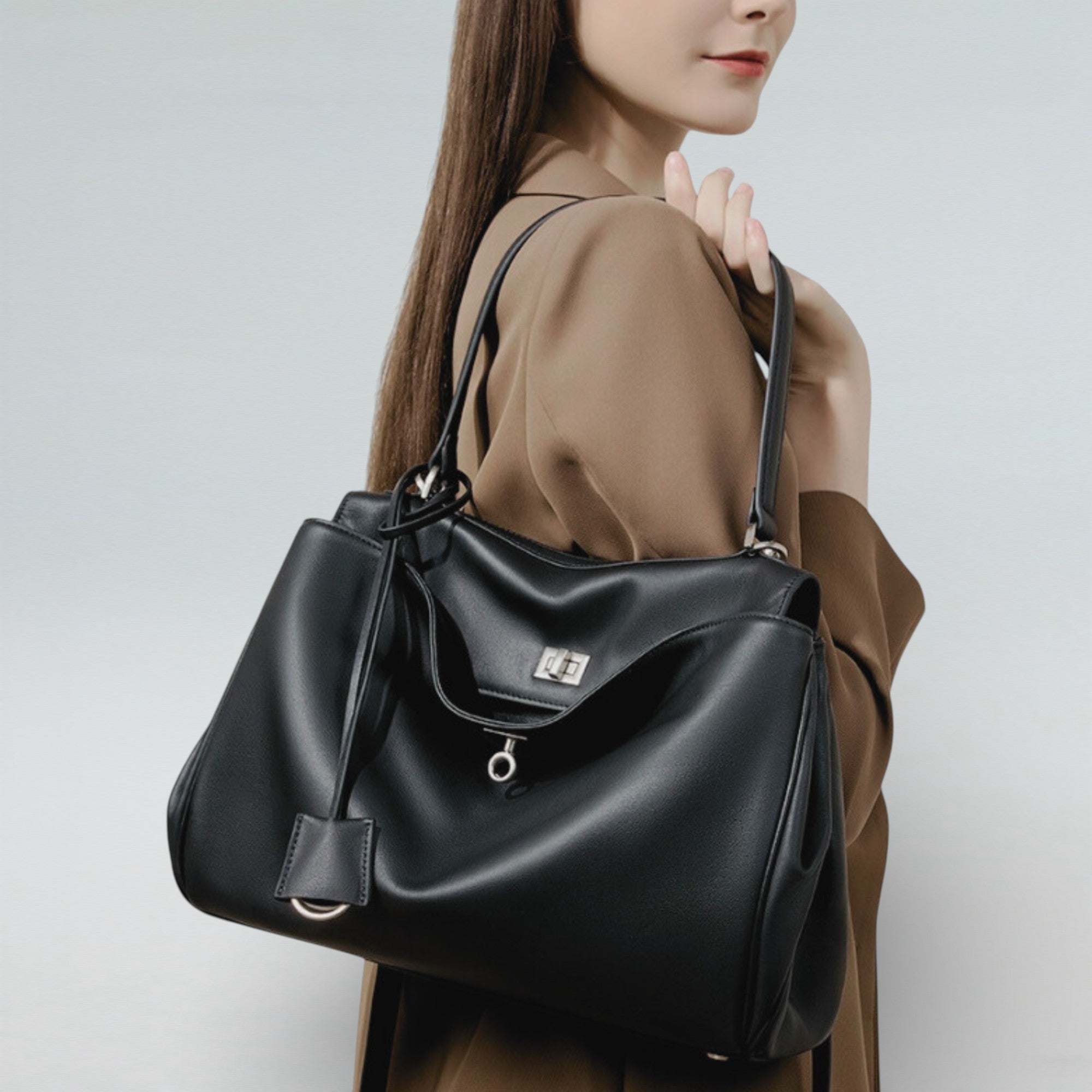 Louve Locket Crossbody Bag - Bagulia